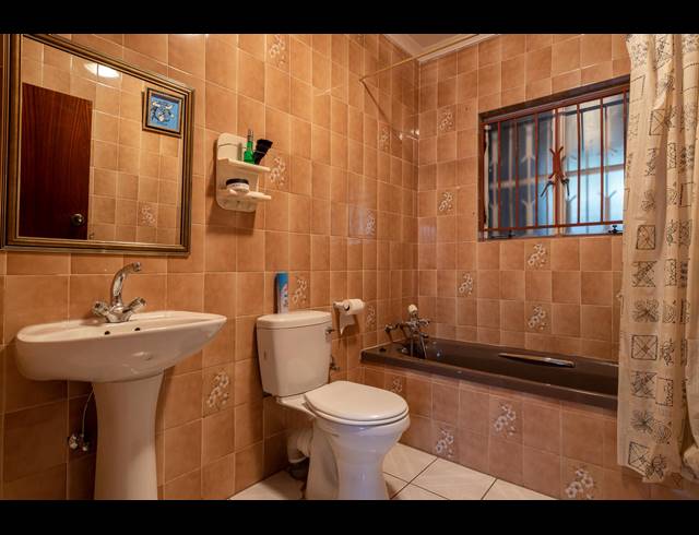 4 BEDROOM HOUSE FOR SALE IN GLENVISTA